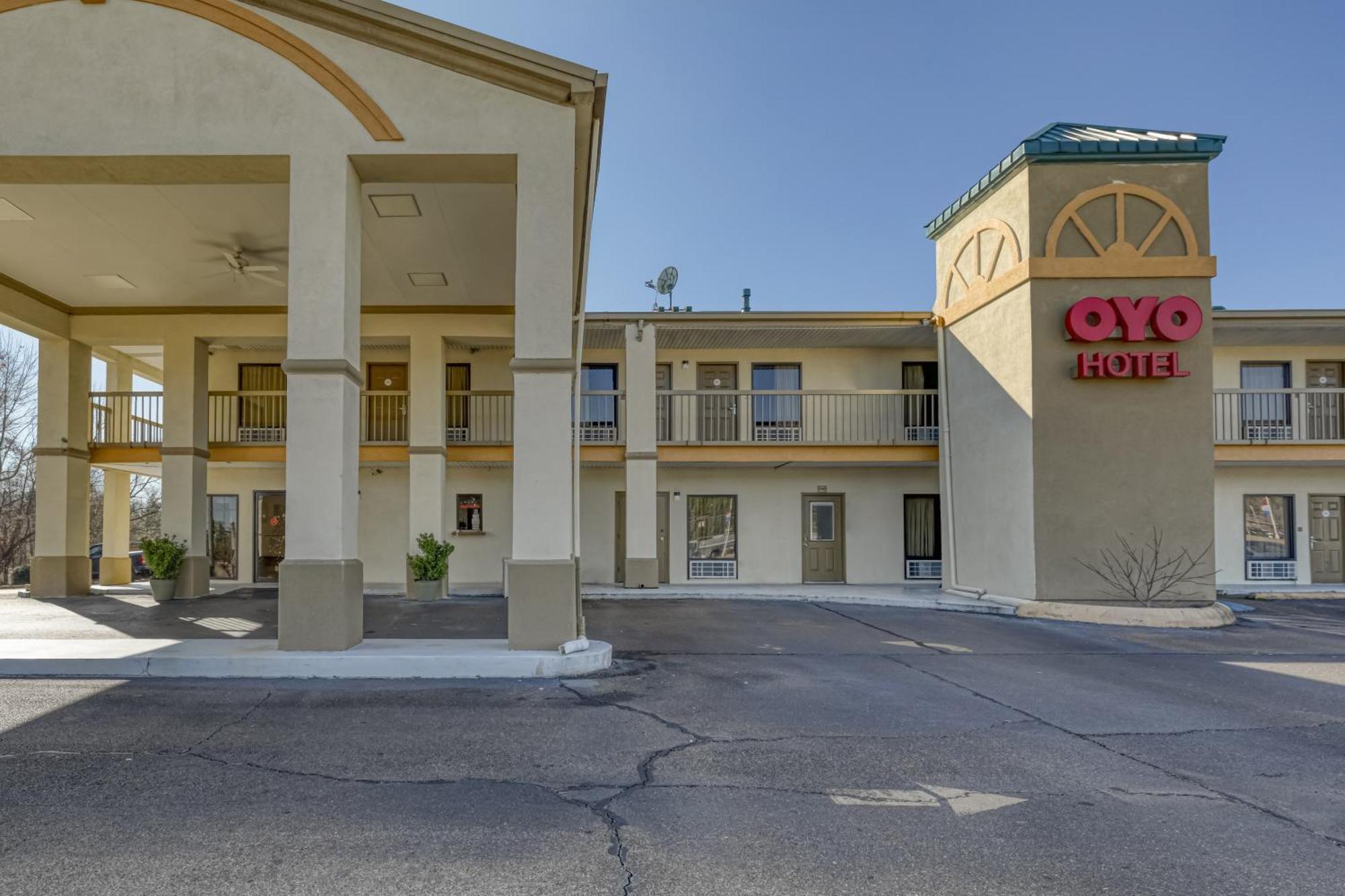 Oyo Hotel Grenada West Exterior photo