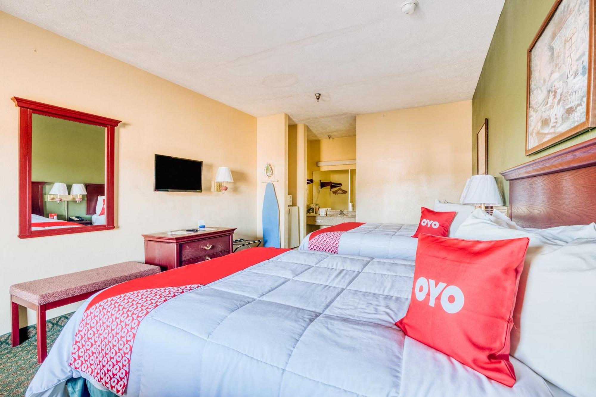 Oyo Hotel Grenada West Exterior photo