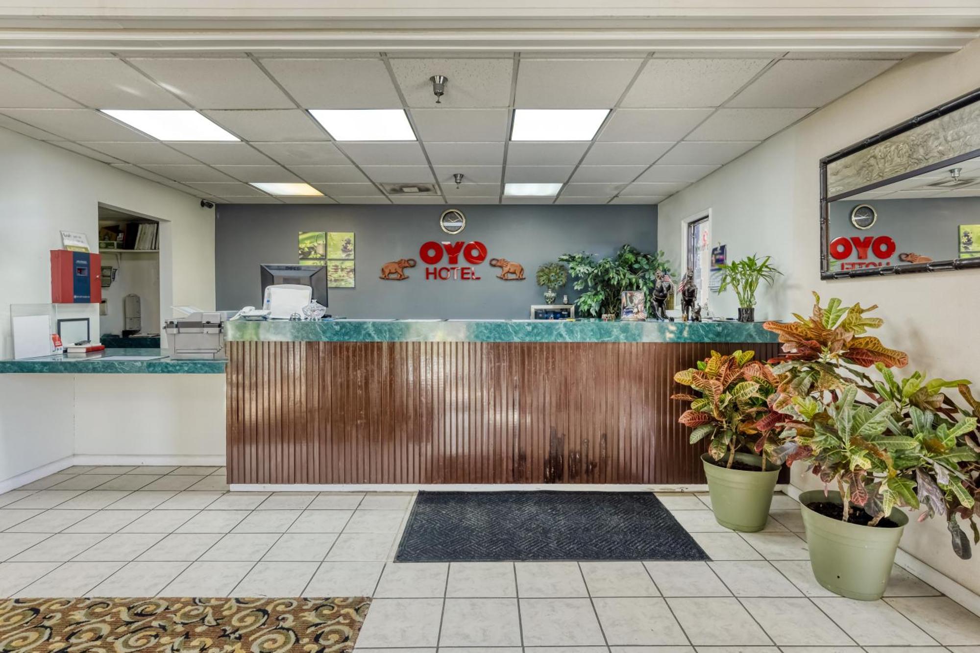Oyo Hotel Grenada West Exterior photo
