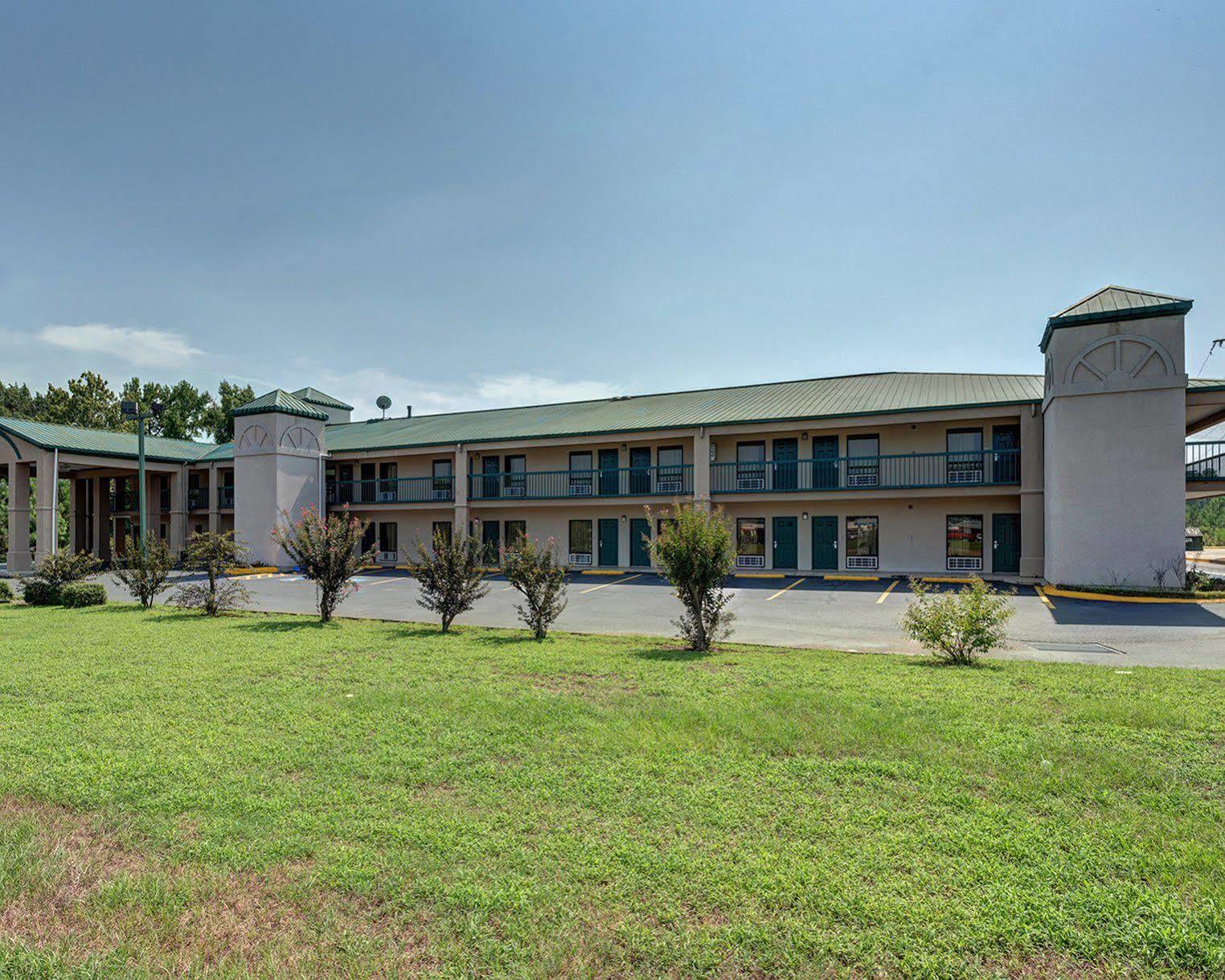 Oyo Hotel Grenada West Exterior photo